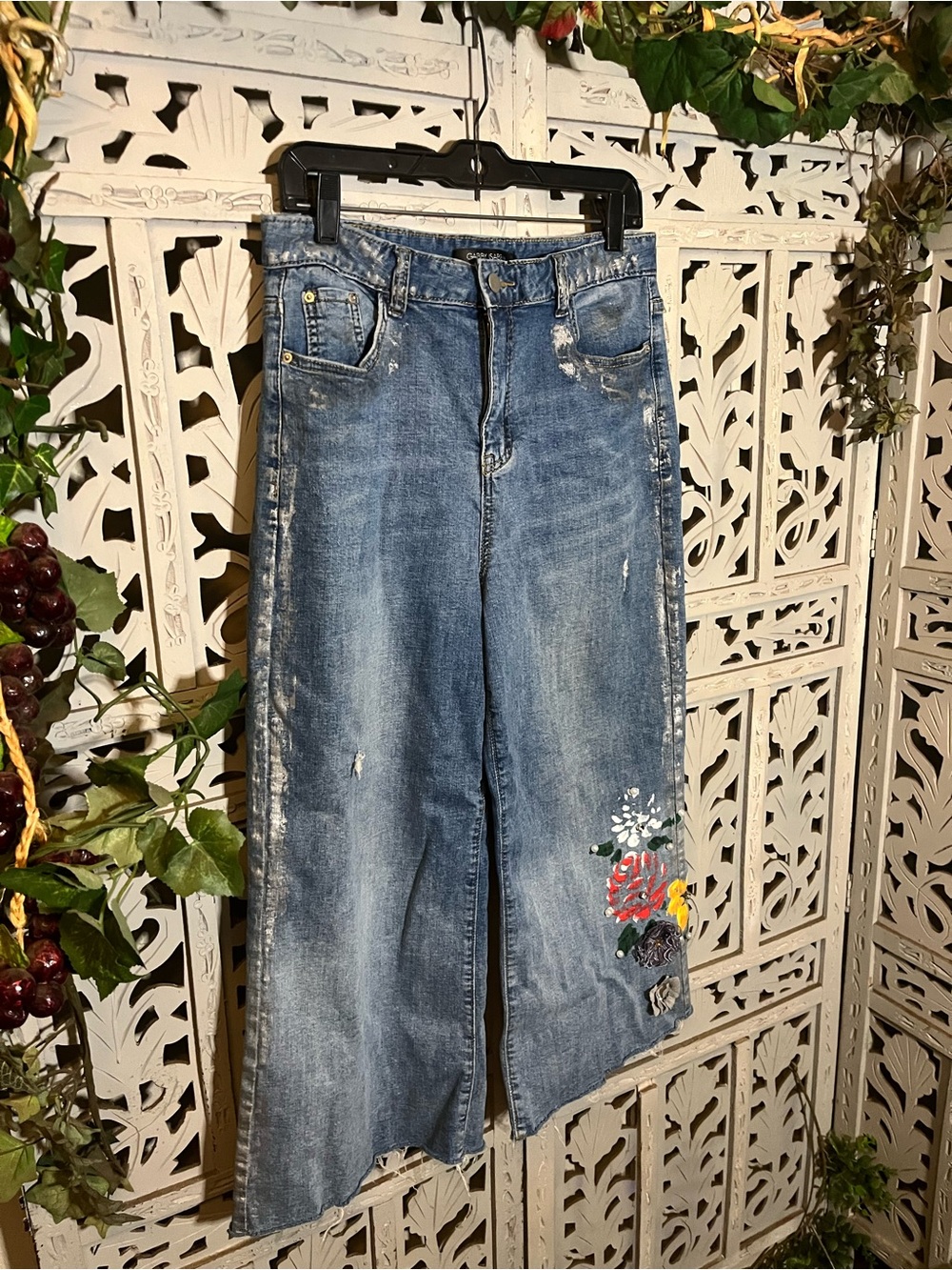GIRLS GABBY ISABELLA INTRIGUING WASHED OUT BLUE DENIM PAINTED DECO BOHO JEANS - Picture 4 of 9